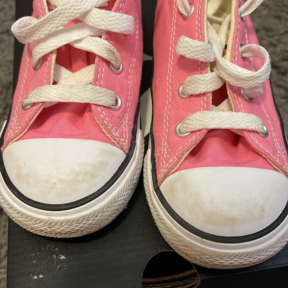 Pink Converse - Picture 3 of 3